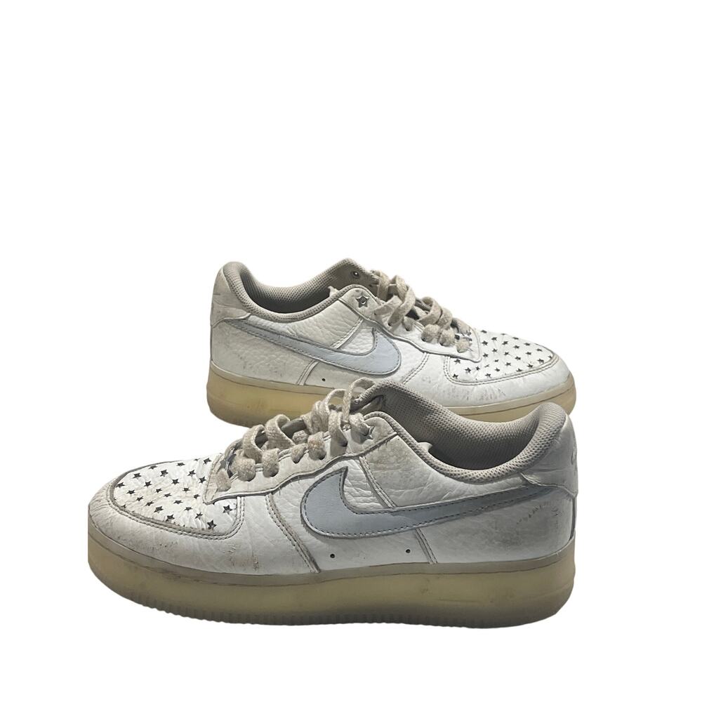 Nike Air Force 1 Low White Star Print Sneakers – Men’s Size 8.5 – Pre-Owend